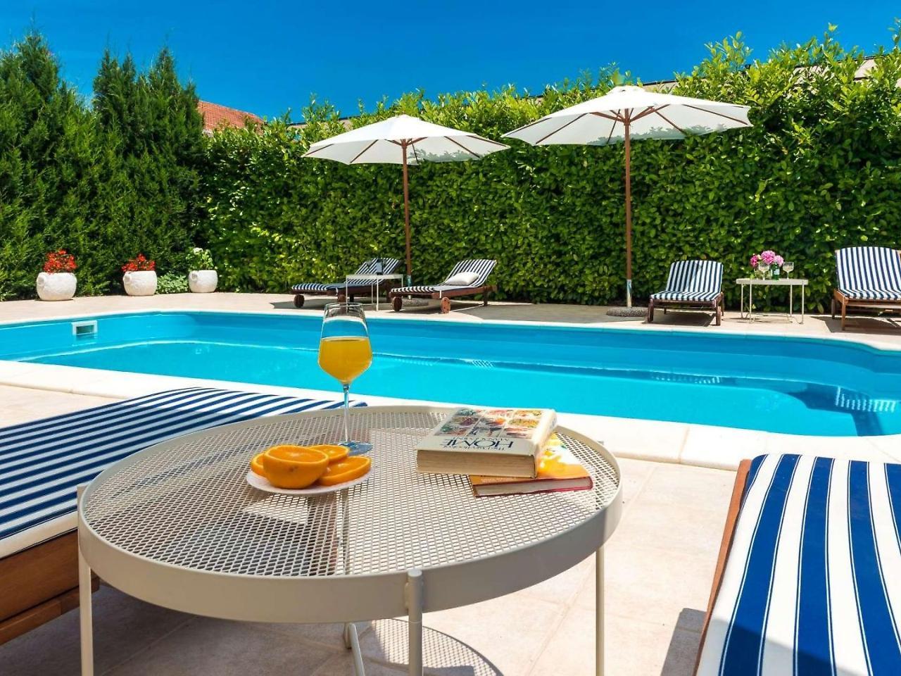 Holiday Home Floreat Оребич Экстерьер фото